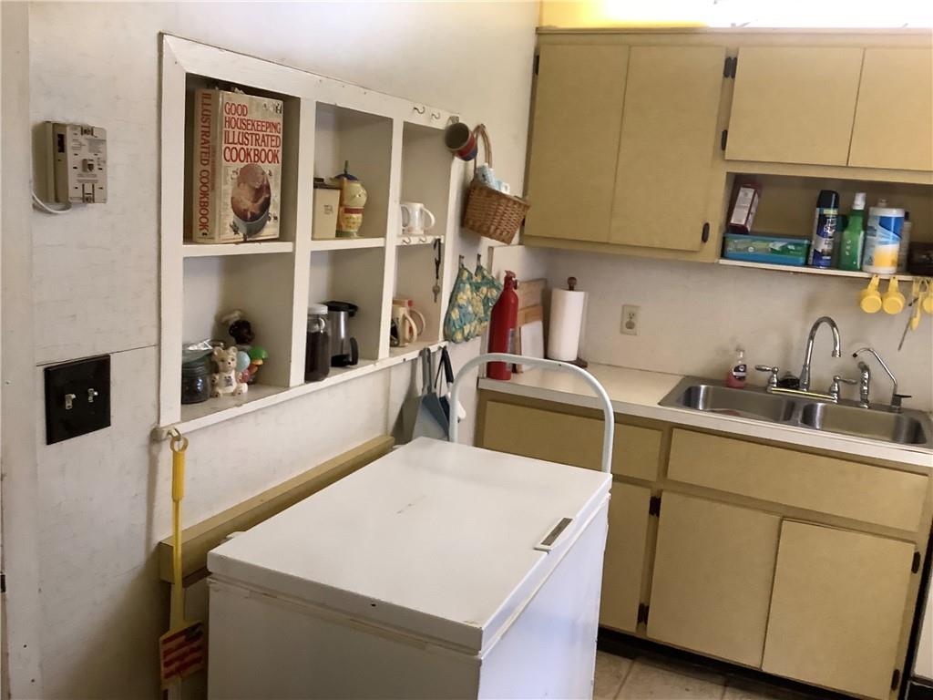 Lauderdale Manor 25-12 B - Residential
