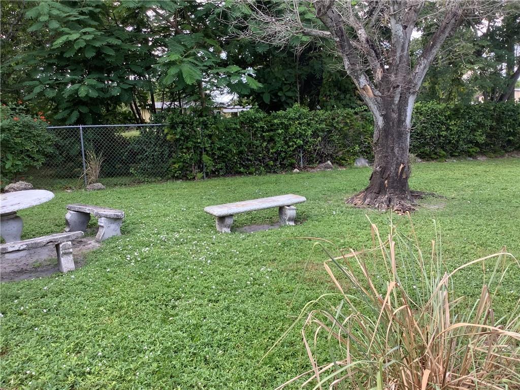 Lauderdale Manor 25-12 B - Residential