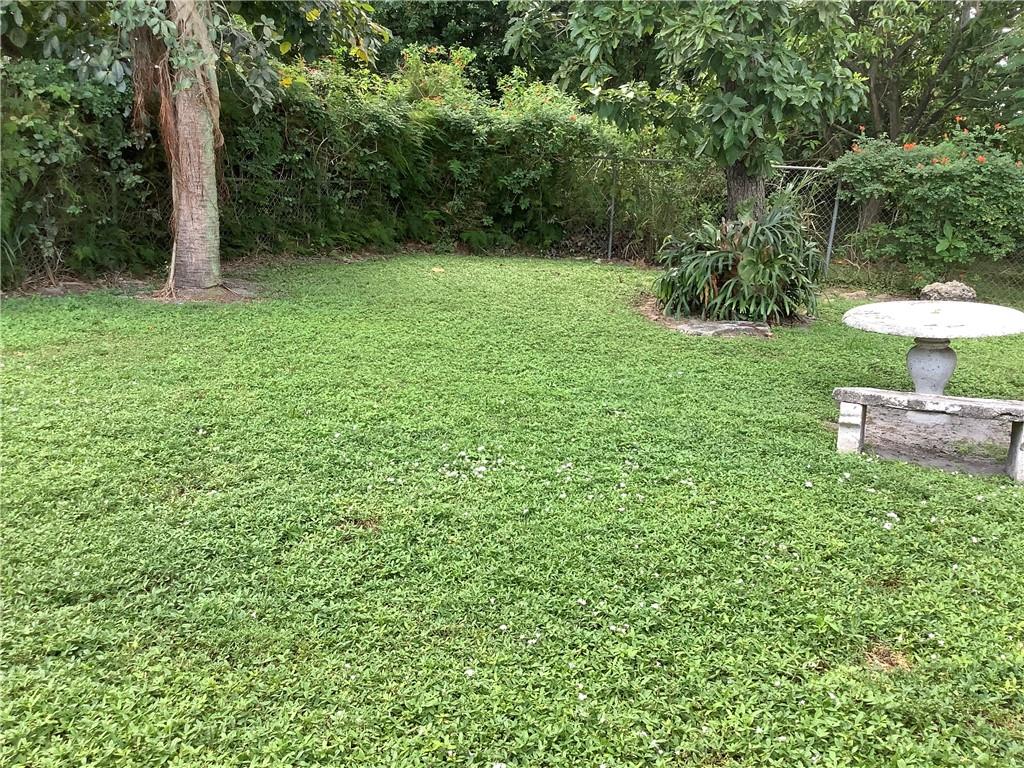 Lauderdale Manor 25-12 B - Residential