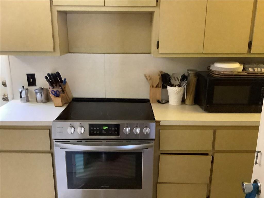 Lauderdale Manor 25-12 B - Residential