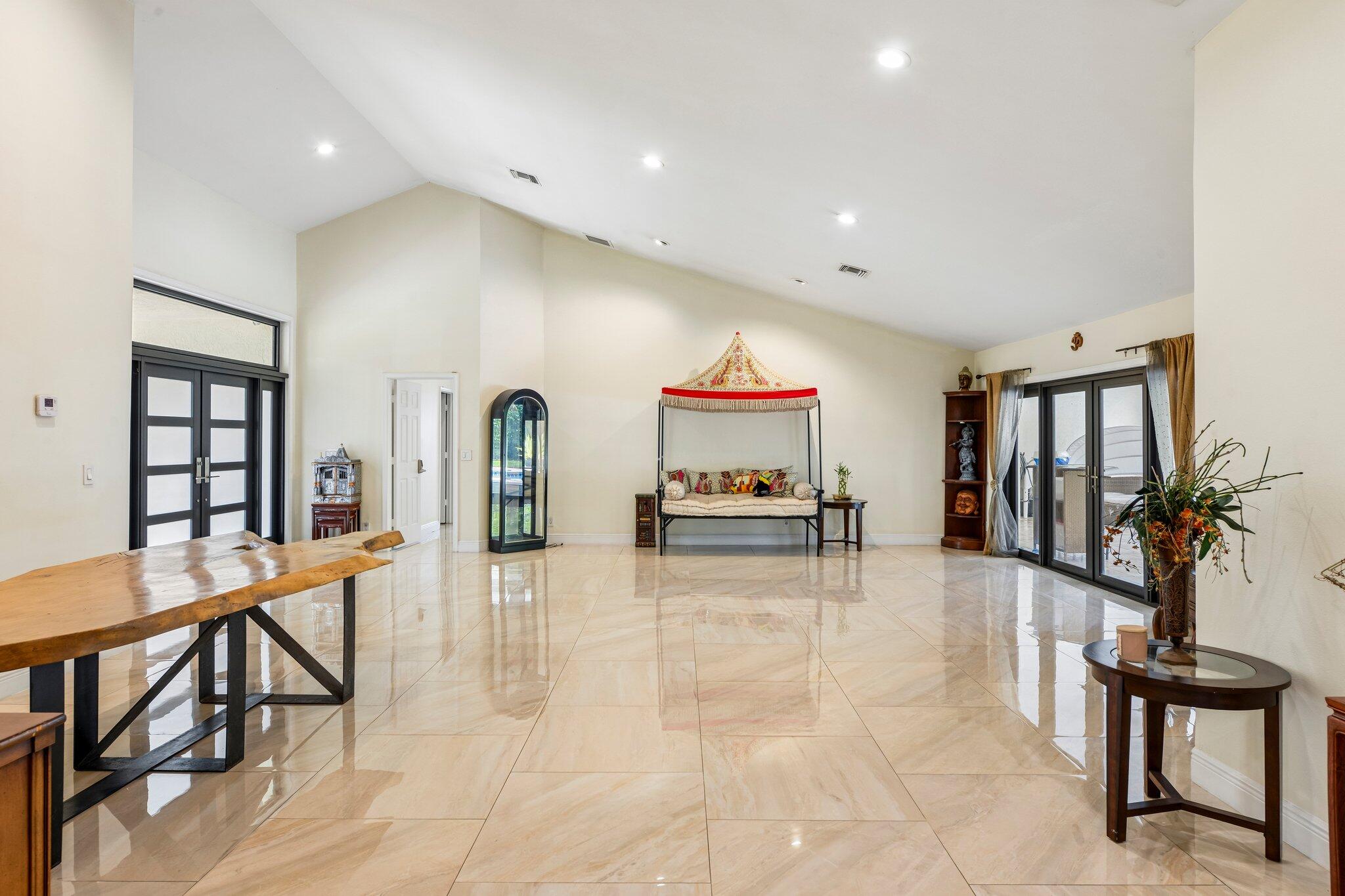 WOODFIELD HUNT CLUB - Residential