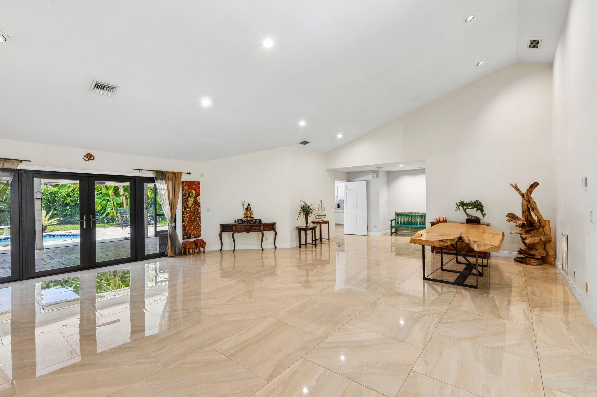 WOODFIELD HUNT CLUB - Residential