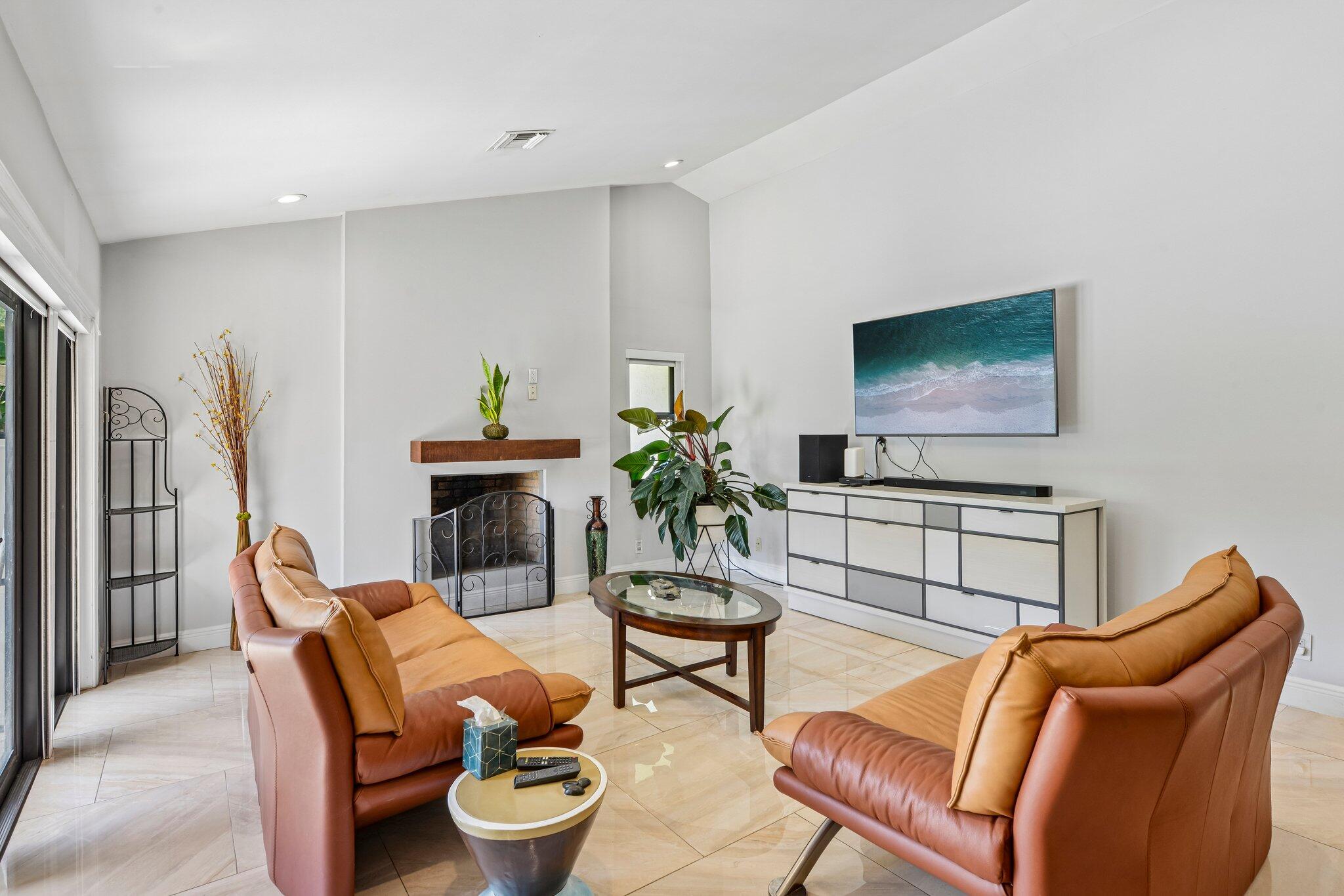 WOODFIELD HUNT CLUB - Residential