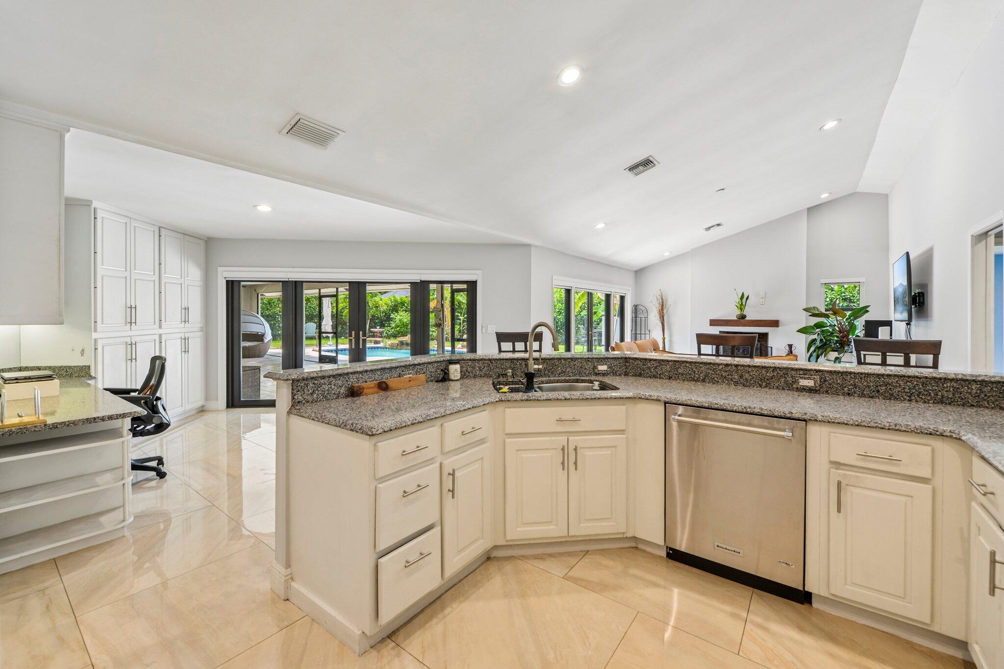 WOODFIELD HUNT CLUB - Residential