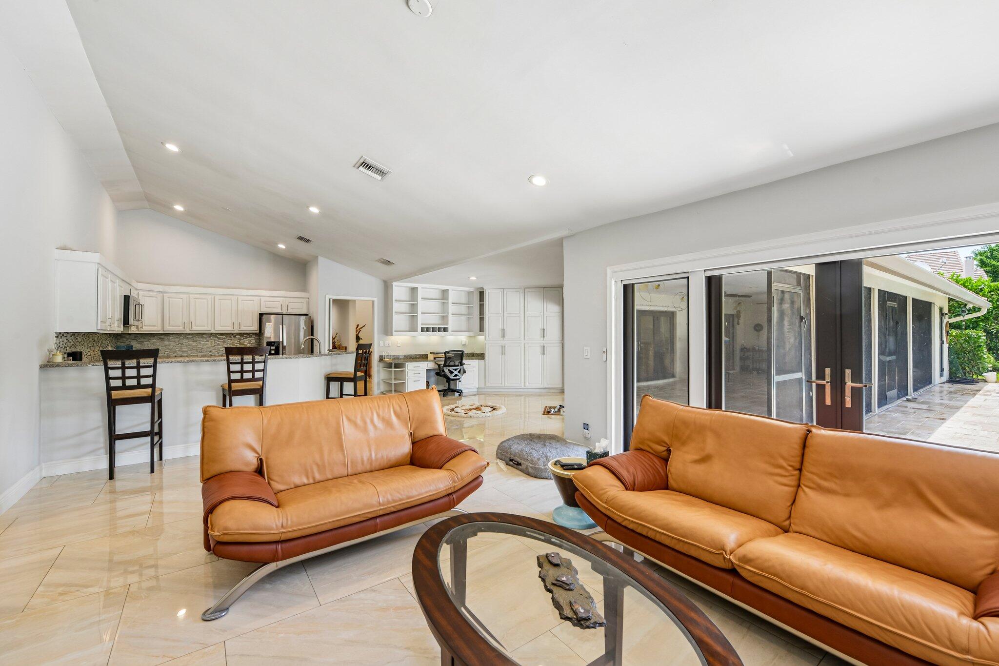 WOODFIELD HUNT CLUB - Residential
