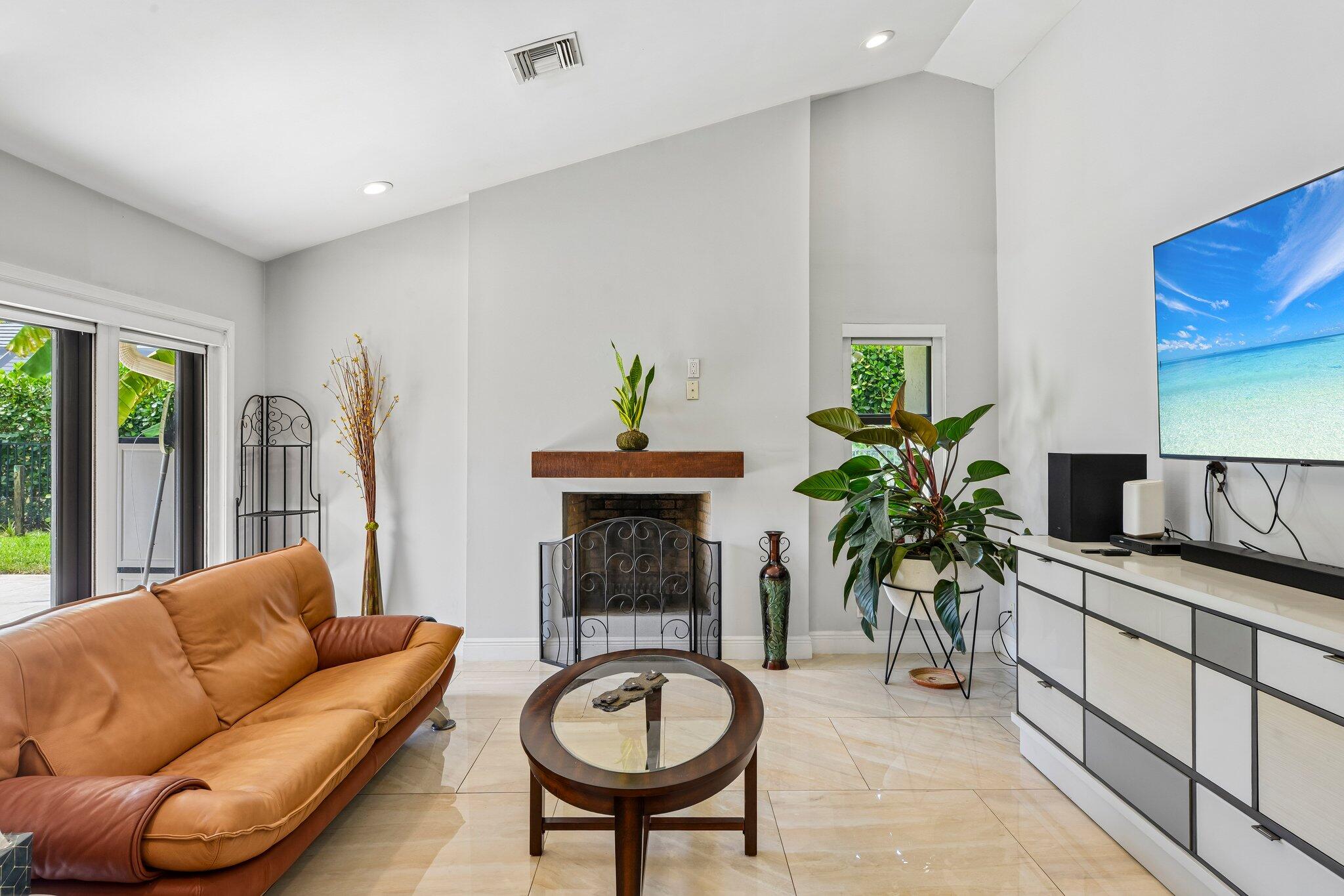 WOODFIELD HUNT CLUB - Residential