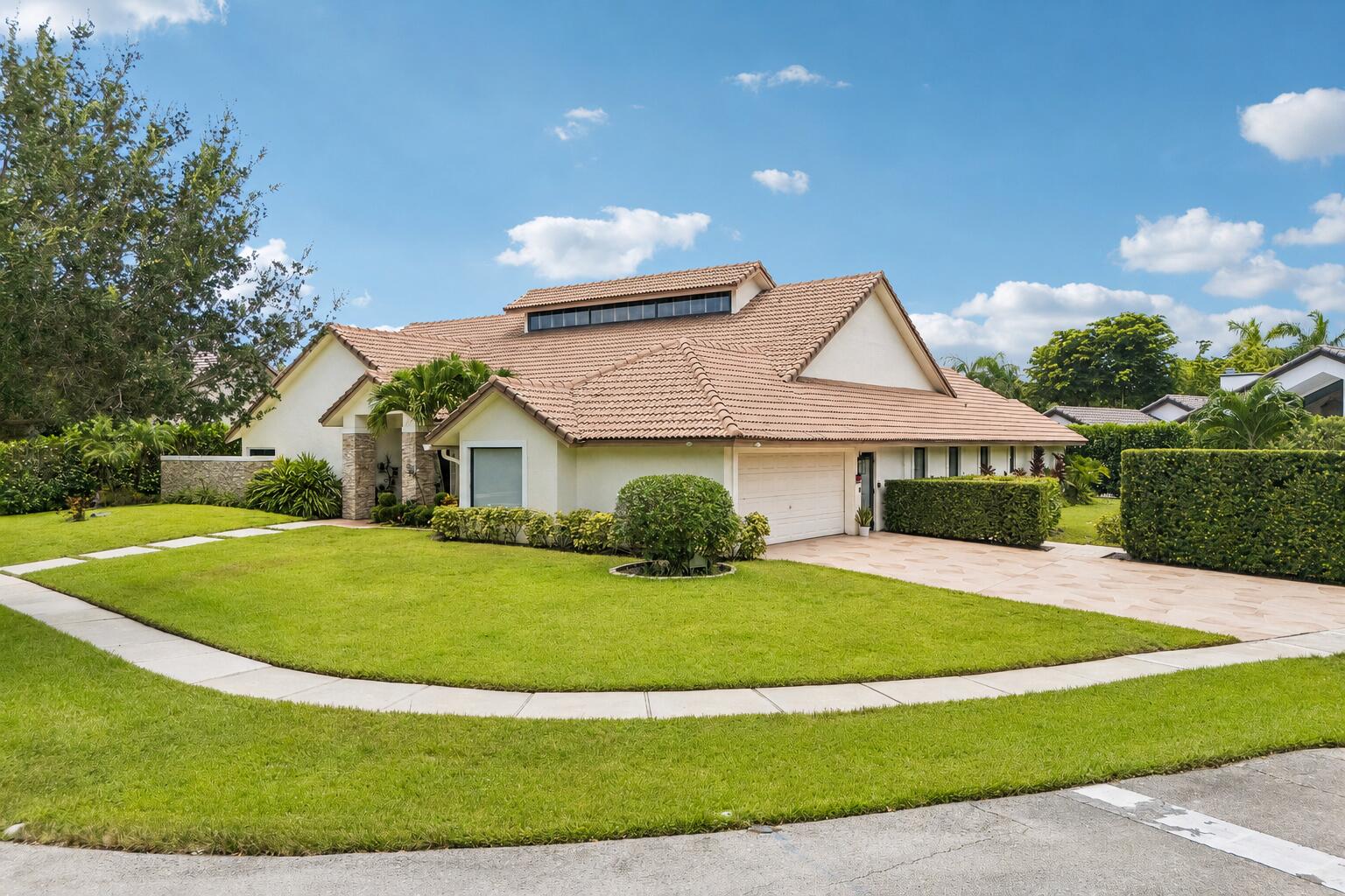 WOODFIELD HUNT CLUB - Residential