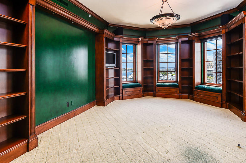 ONE WATERMARK PLACE OF THE PALM BEACHES - Residential