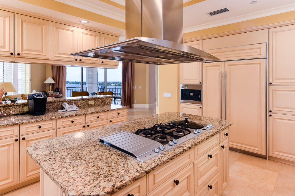 ONE WATERMARK PLACE OF THE PALM BEACHES - Residential