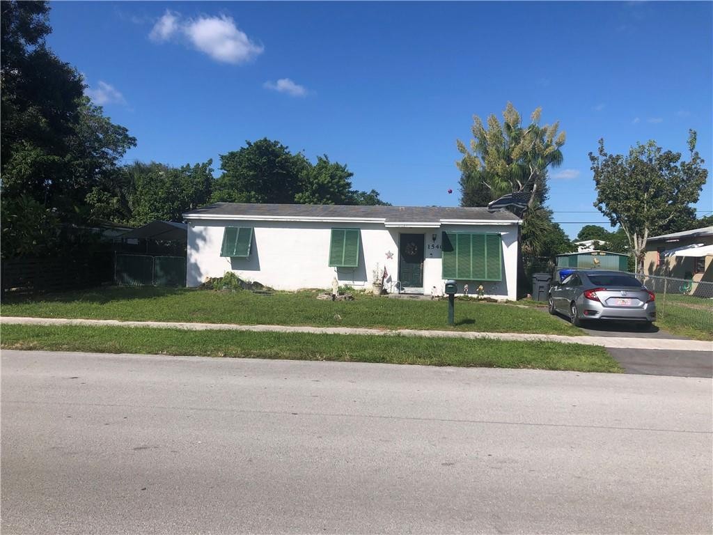 A NICE SARTER 2/1 HOME, LARGE LOT, FENCED ALL AROUND. ROOM FOR A POOL. ROOF 12 YEARS OLD AFTER WILMA. CENTRAL A/C IS 4-5 YEARS OLD. OWNER WANTS OFFERS. OWNER IS MOTIVATED. THERE ARE SHUTTERS ON THE WINDOW** OWNER MAY HELP WITH SOME BUYER'S CLOSING COSTS**THERE IS A WELL FOR SPRINKLERS. IT IS A DIAMOND IN THE ROUGH*