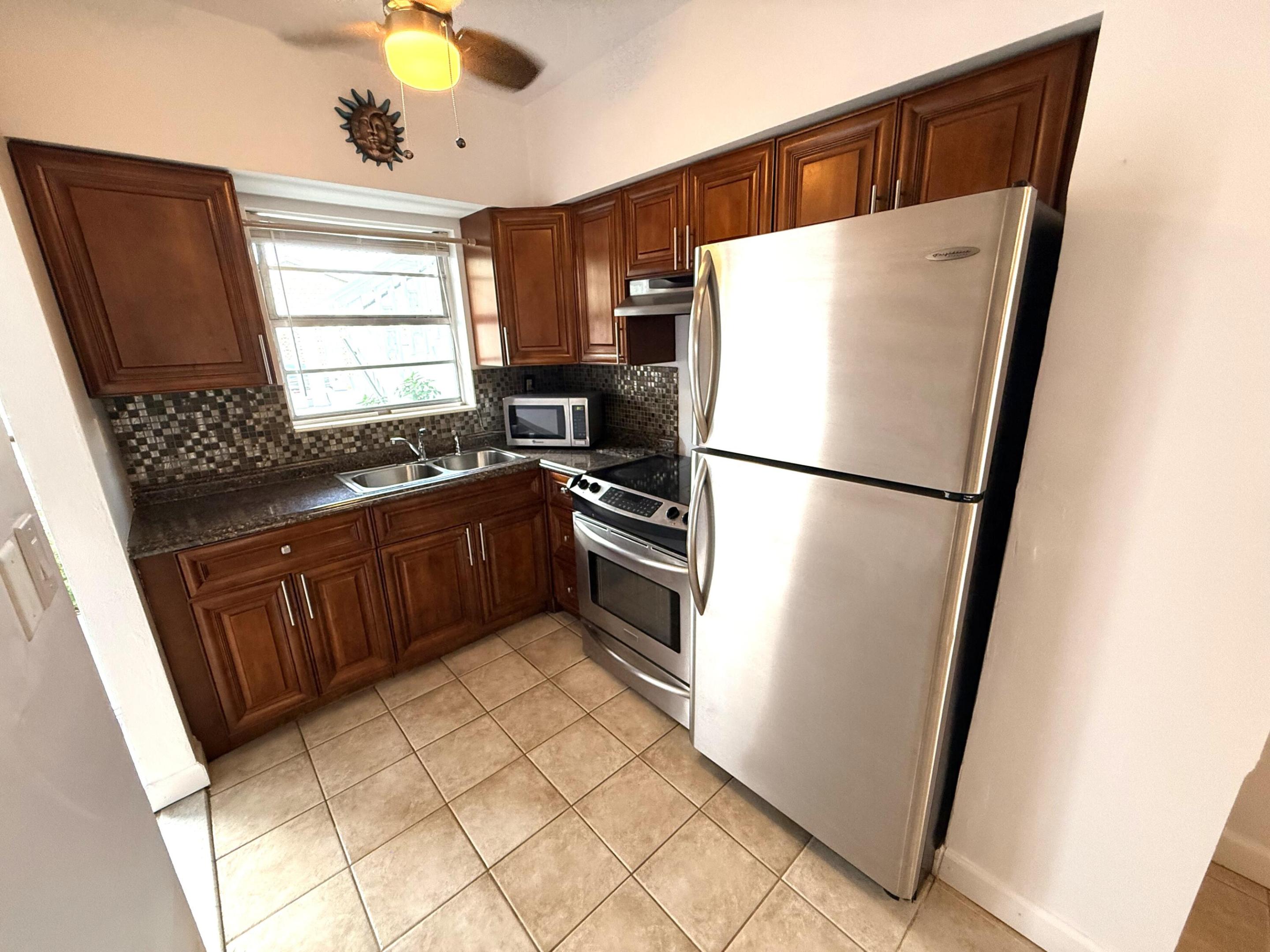 WINFIELD GARDENS SOUTH CONDO - Residential