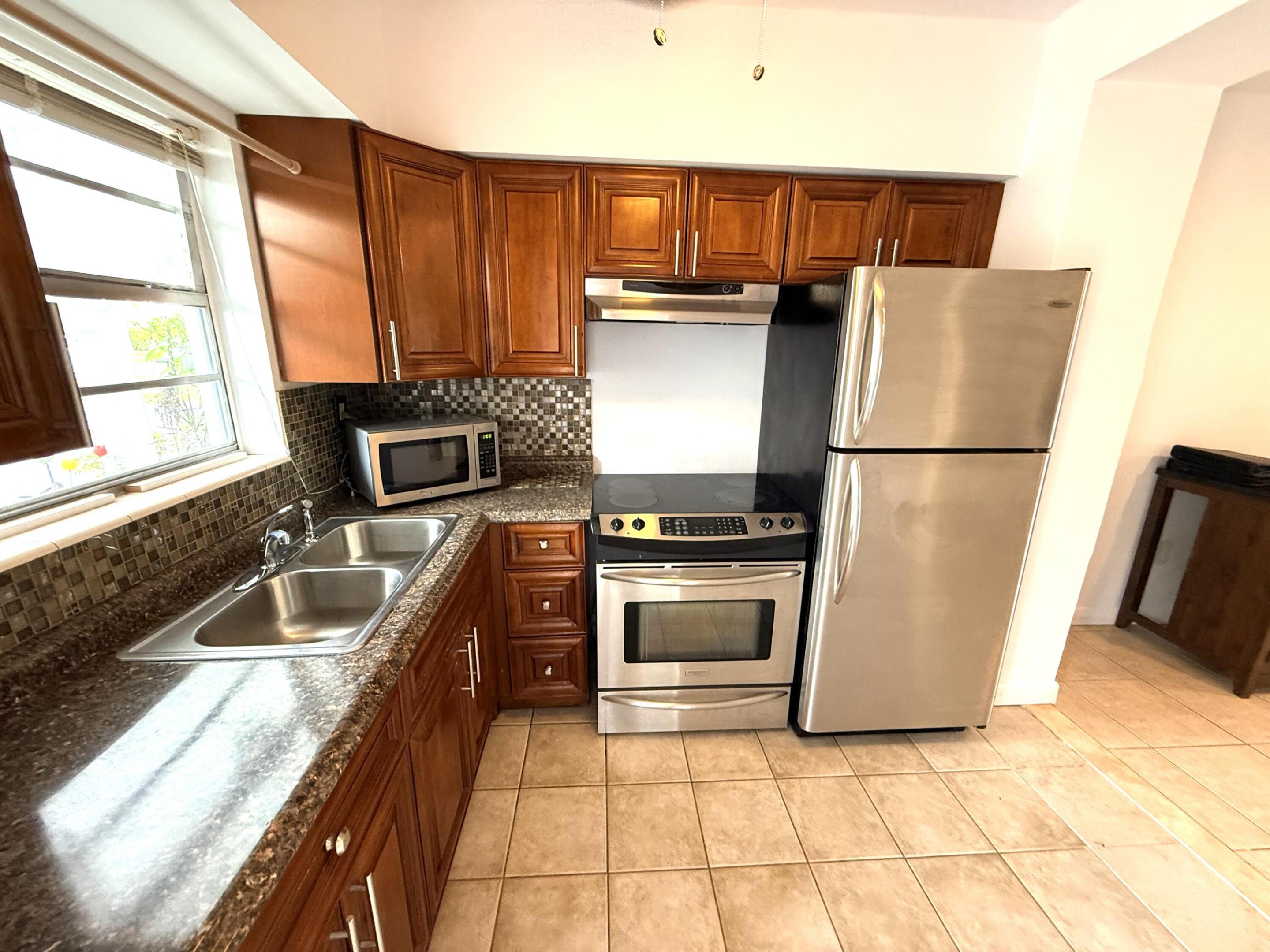 WINFIELD GARDENS SOUTH CONDO - Residential