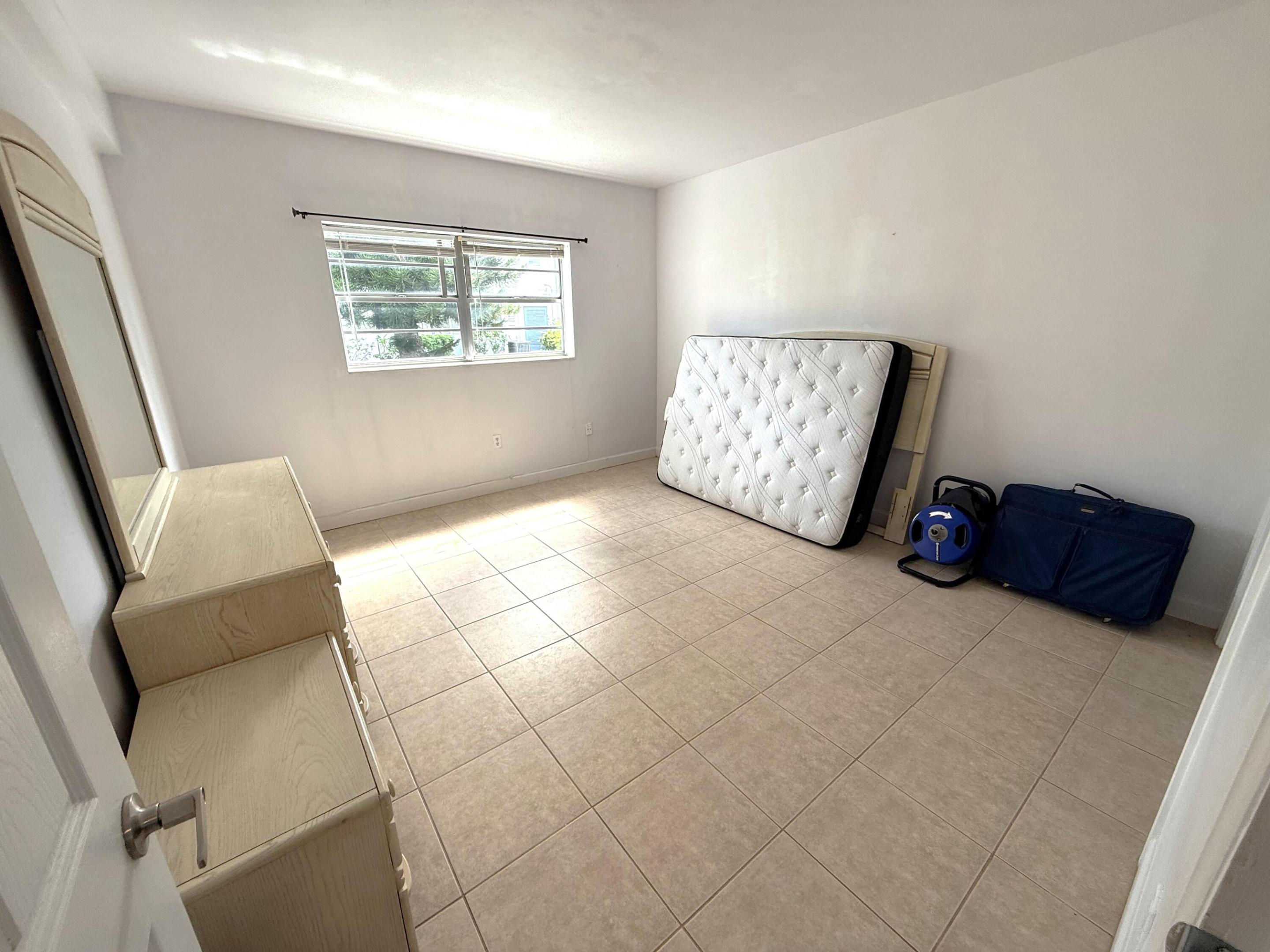 WINFIELD GARDENS SOUTH CONDO - Residential