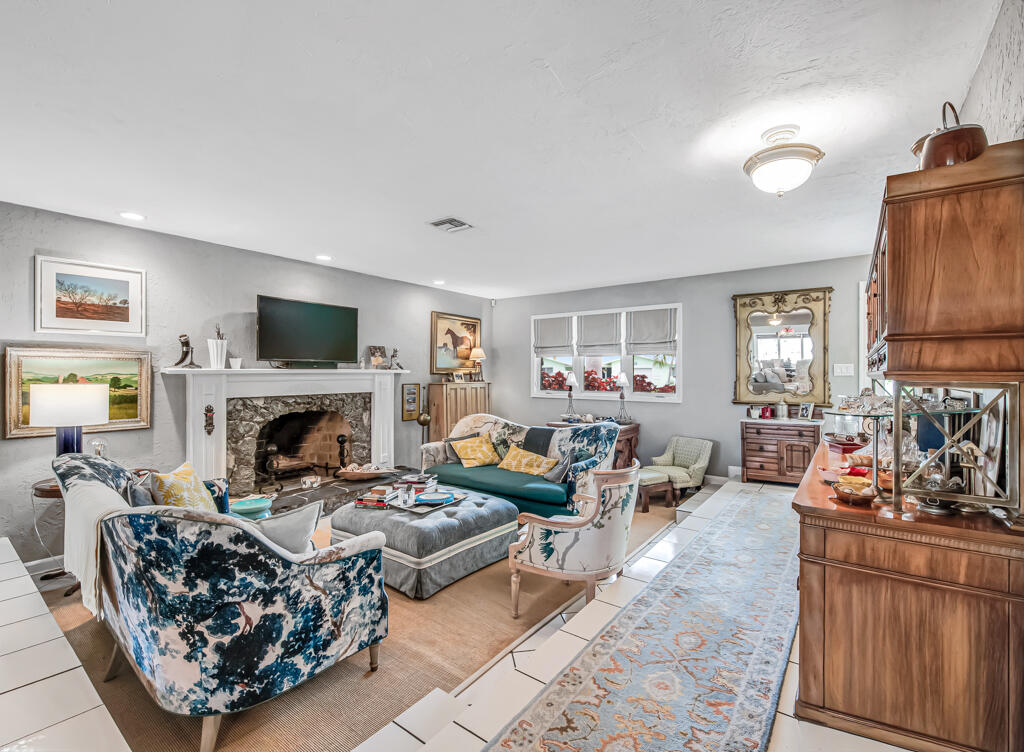 SNUG HARBOR SEC FOUR - Residential