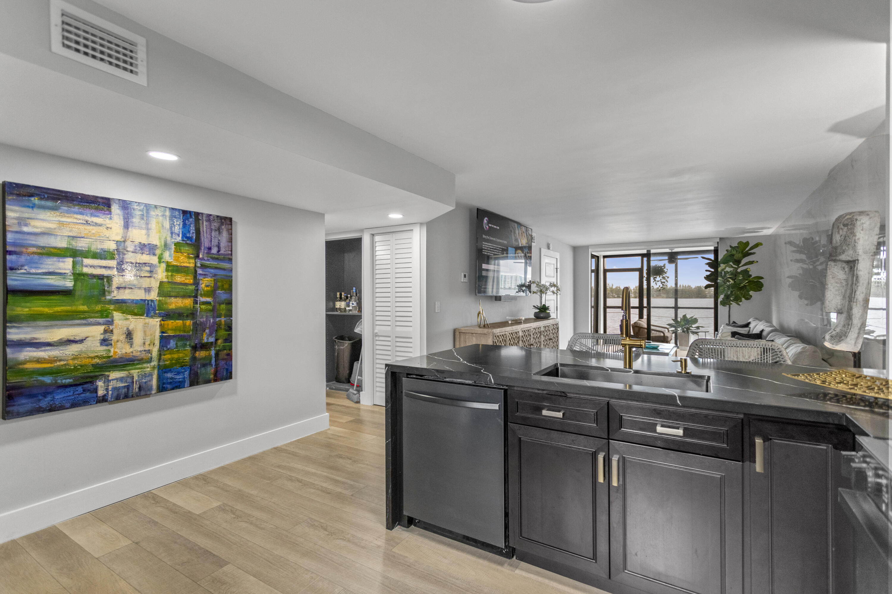 LAKE EMERALD CONDOMINIUM NO - Residential
