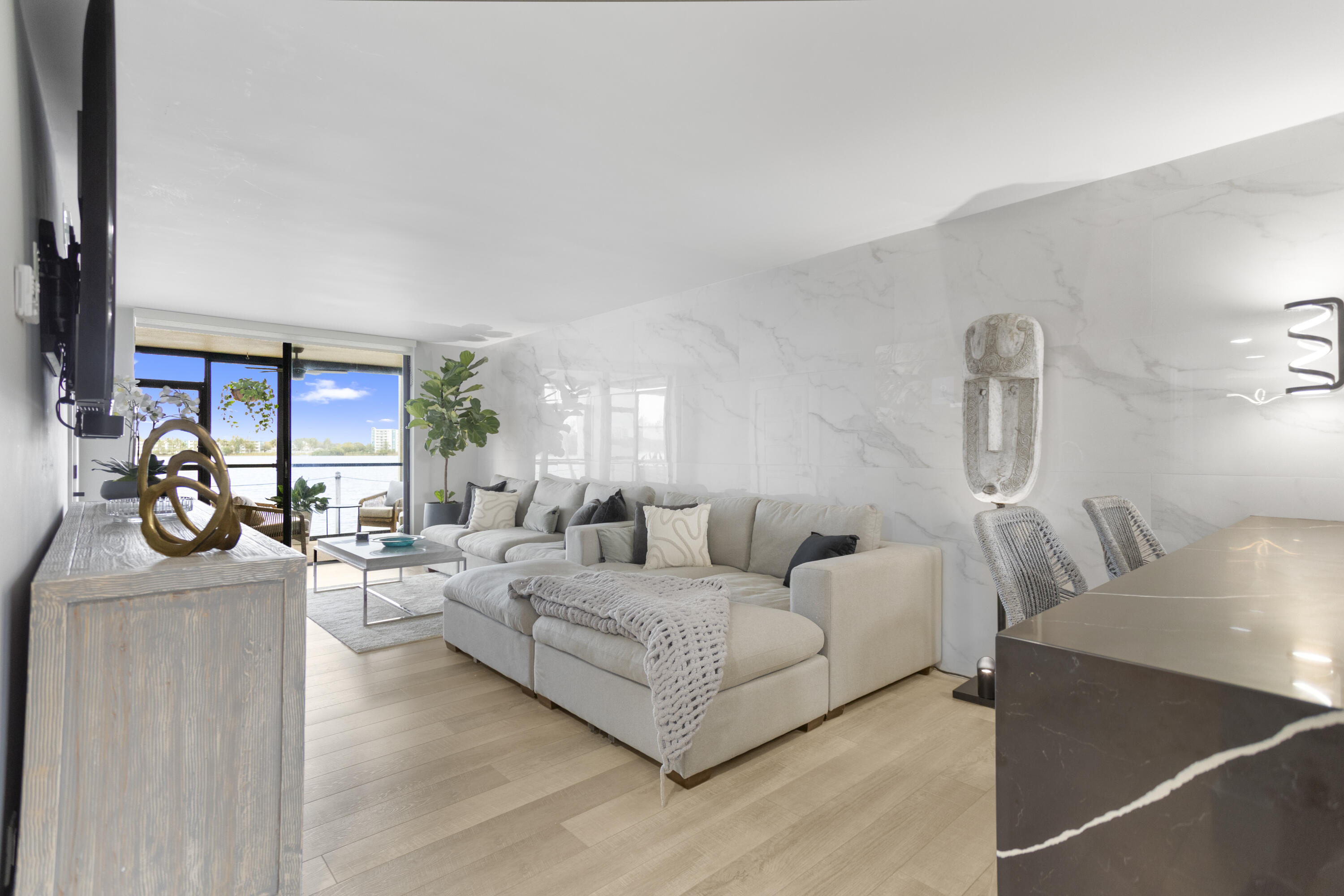 LAKE EMERALD CONDOMINIUM NO - Residential