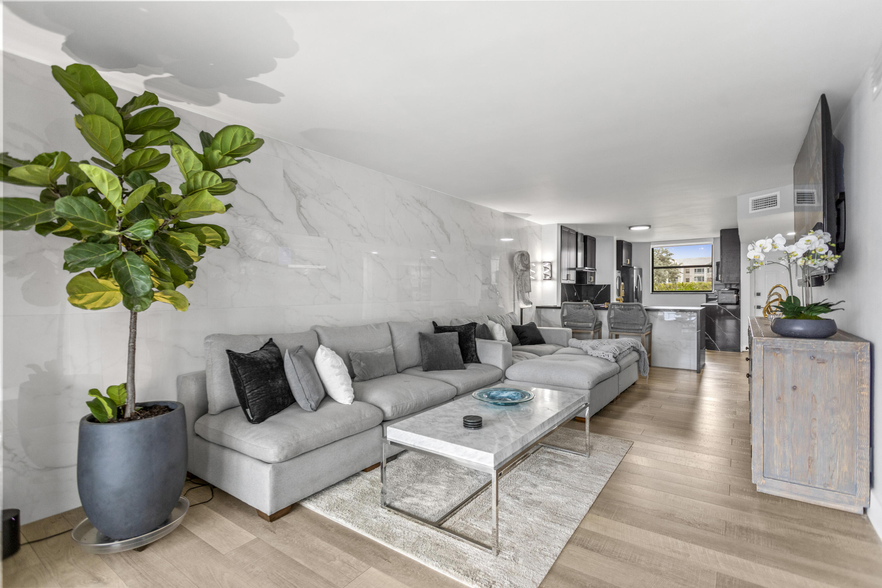 LAKE EMERALD CONDOMINIUM NO - Residential
