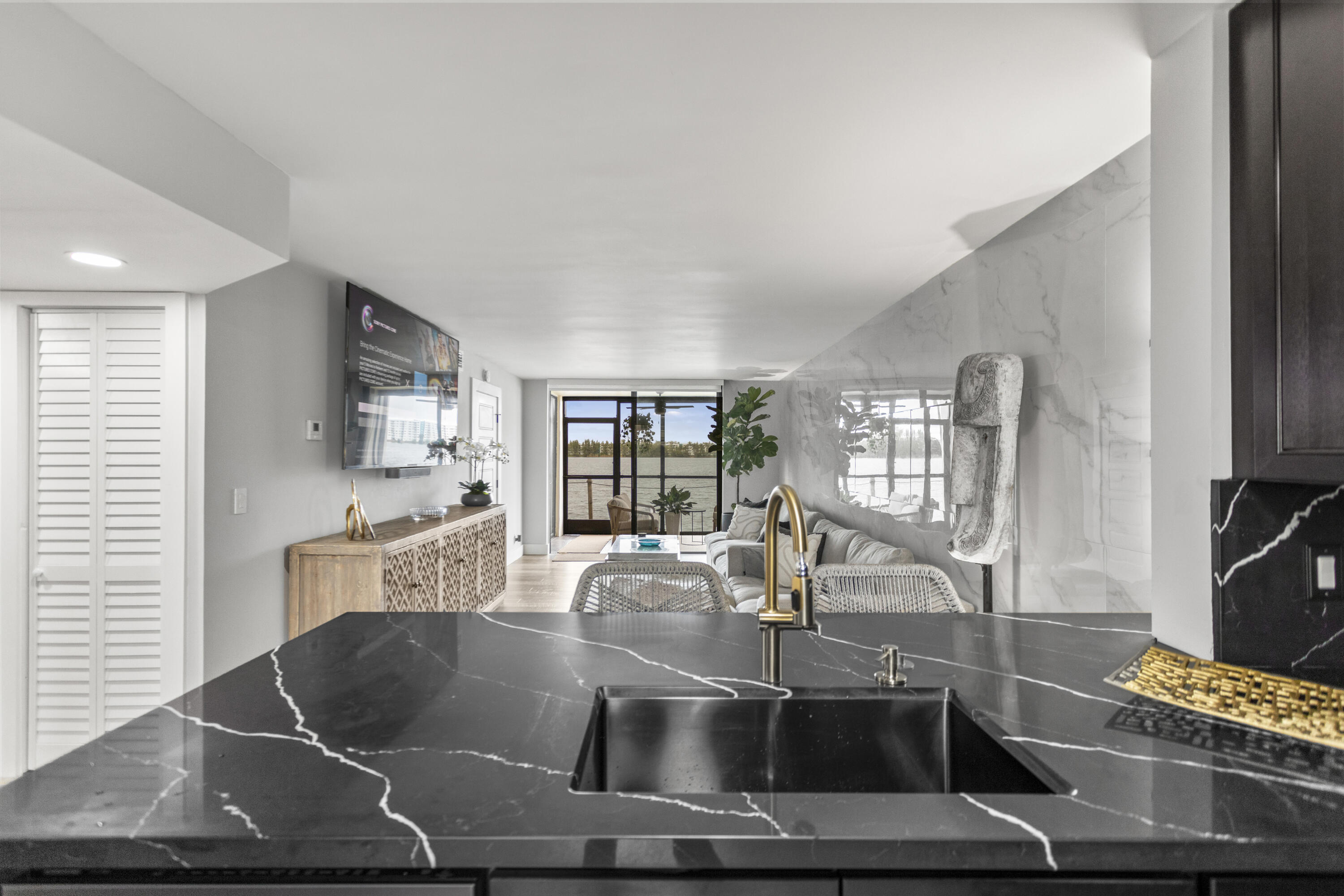 LAKE EMERALD CONDOMINIUM NO - Residential