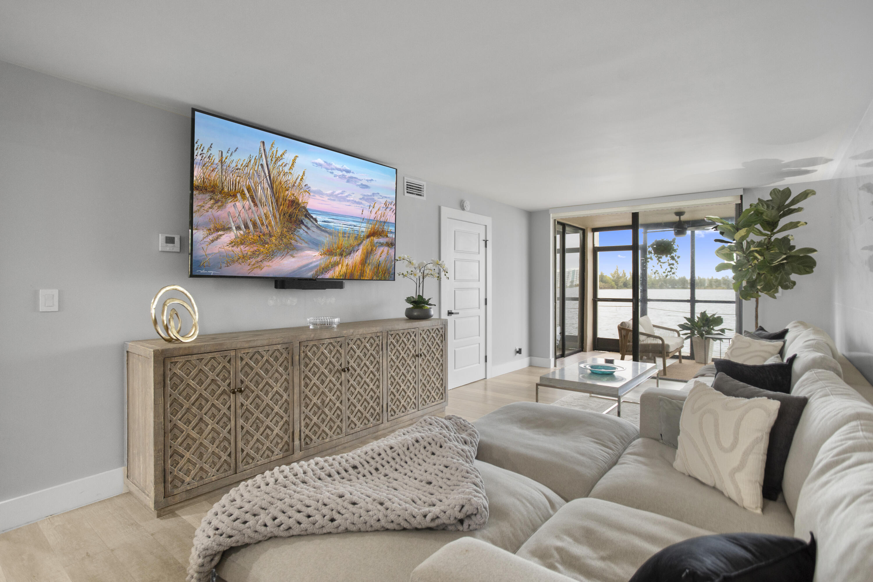 LAKE EMERALD CONDOMINIUM NO - Residential