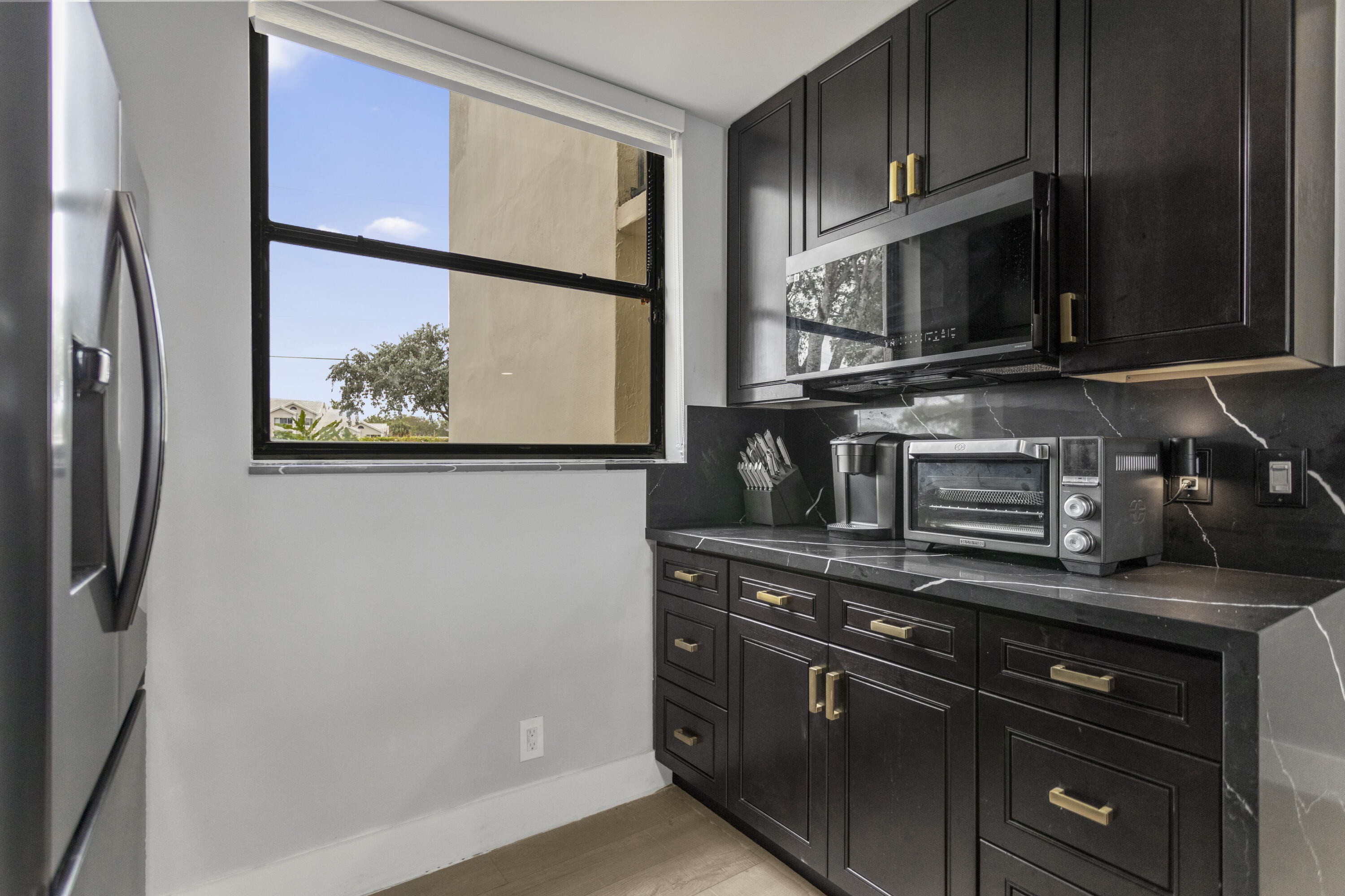 LAKE EMERALD CONDOMINIUM NO - Residential