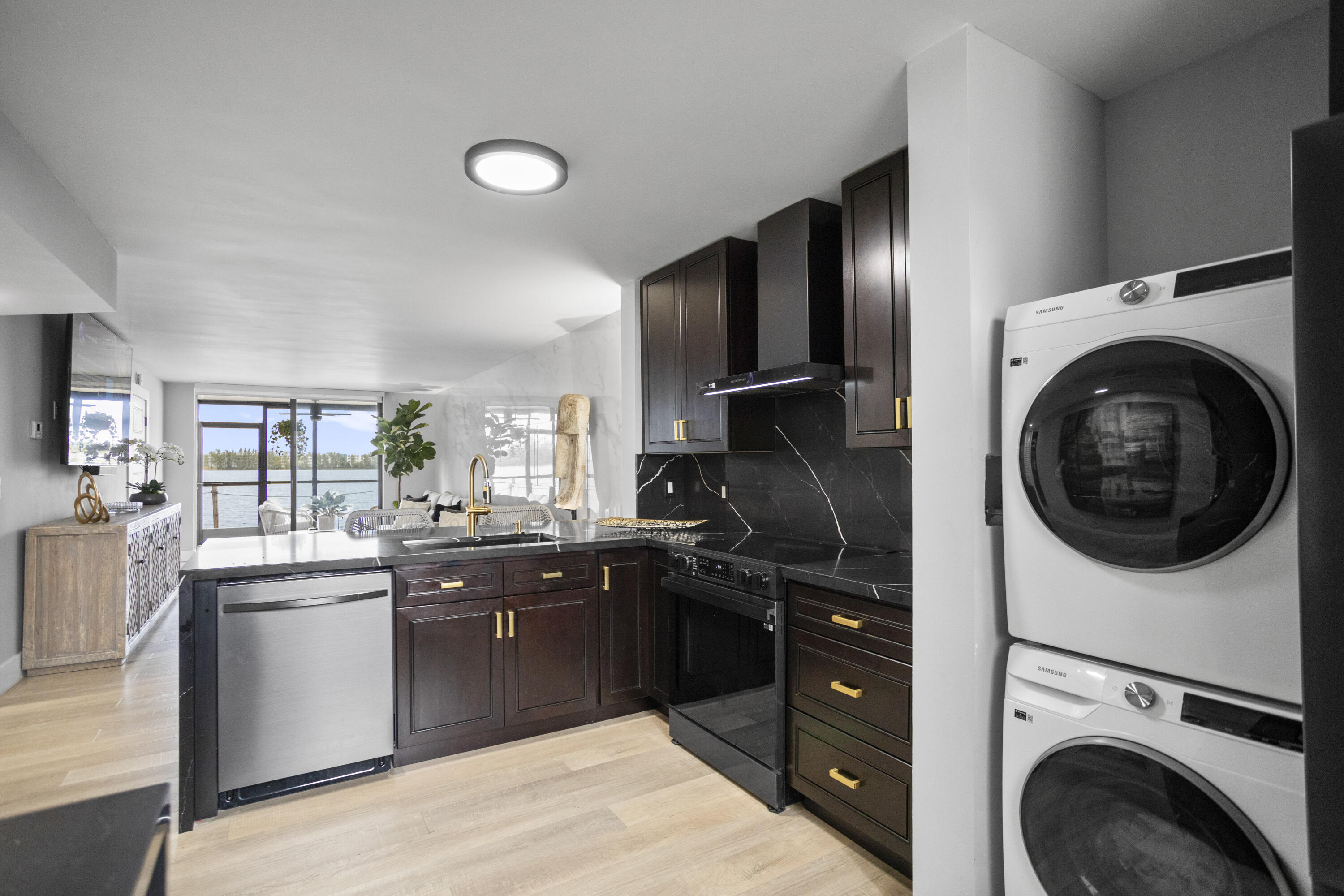 LAKE EMERALD CONDOMINIUM NO - Residential
