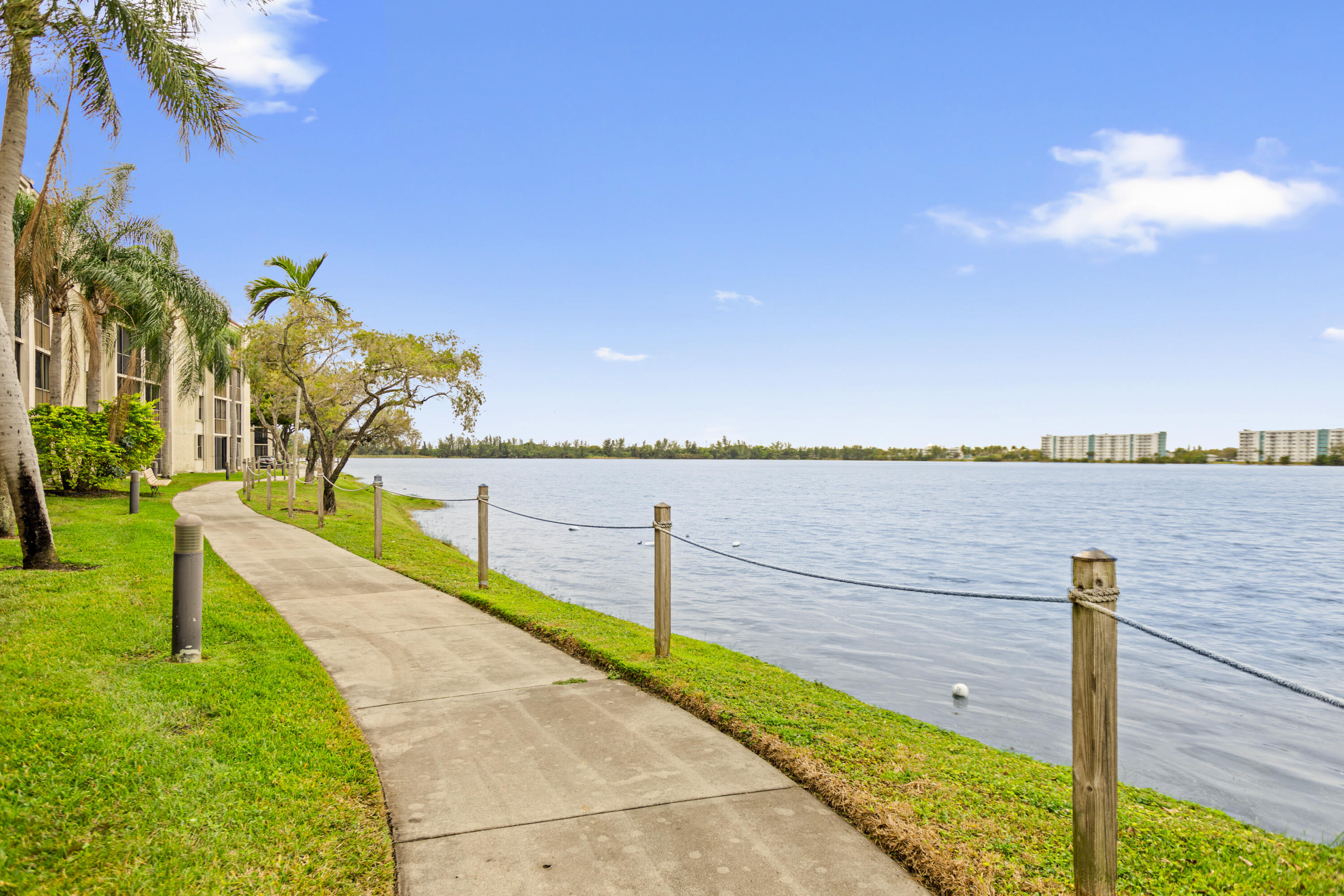 LAKE EMERALD CONDOMINIUM NO - Residential