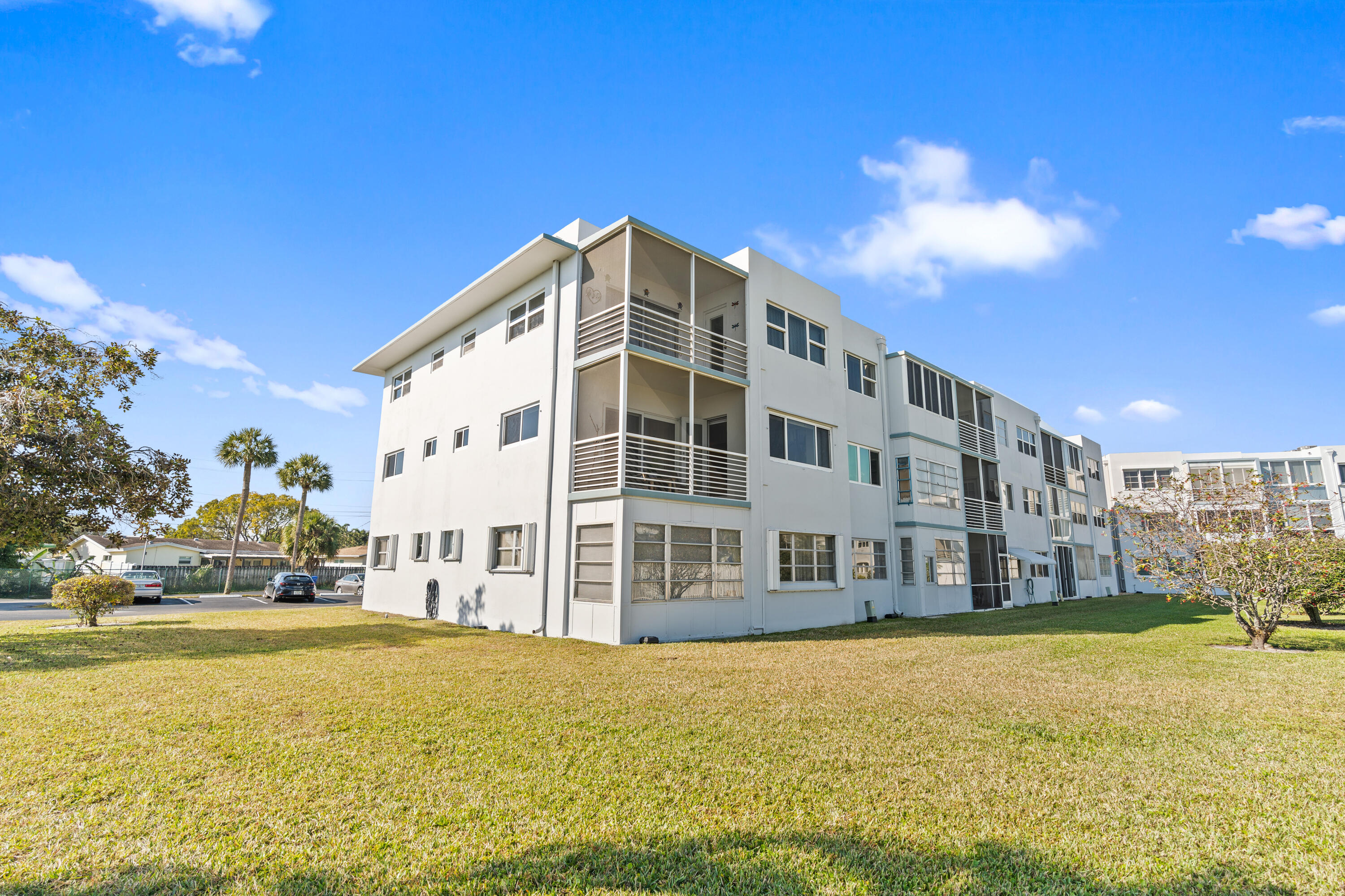 SHERIDAN LAKES CONDO APTS NO 7 - Residential