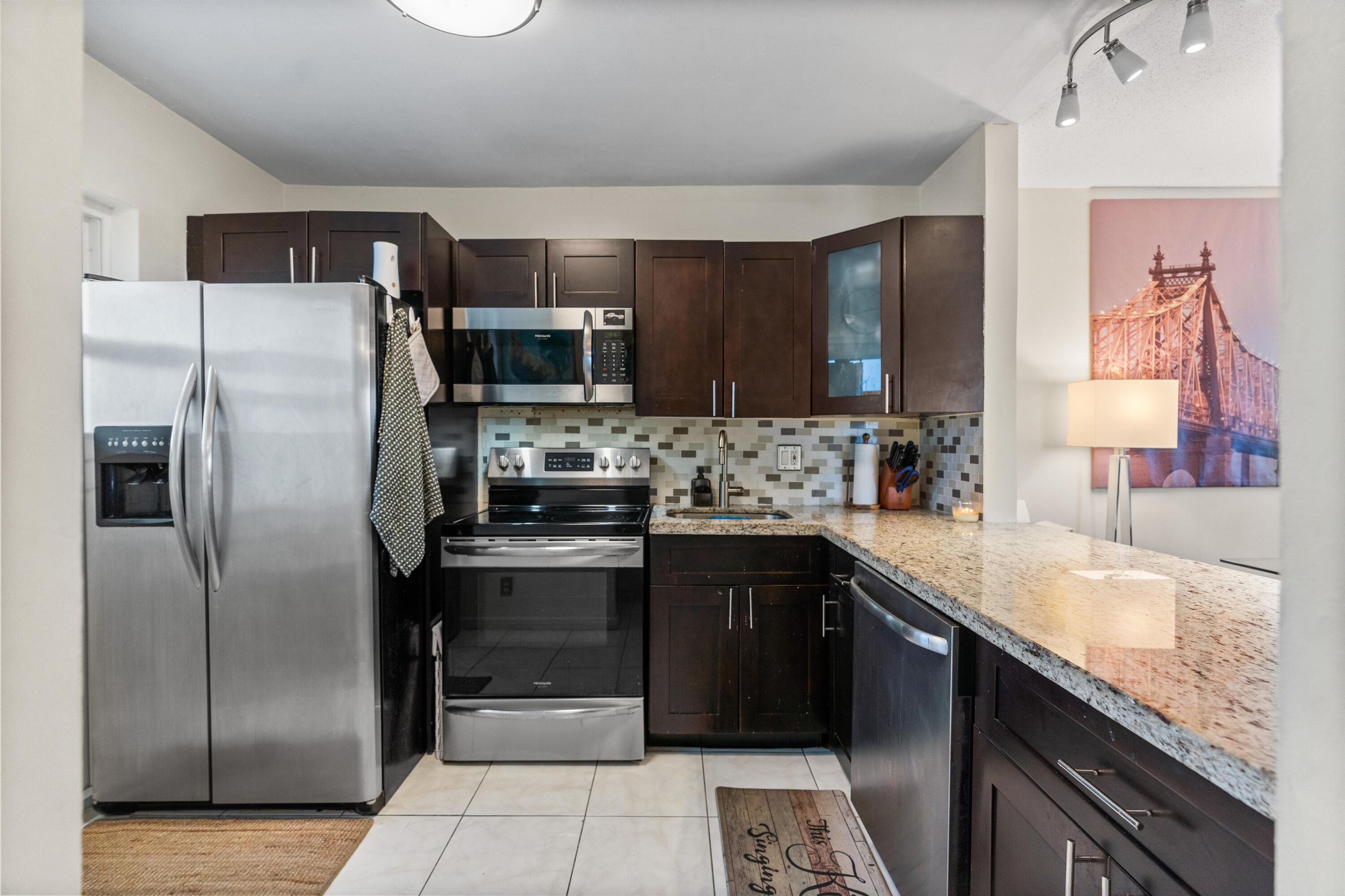 SHERIDAN LAKES CONDO APTS NO 7 - Residential