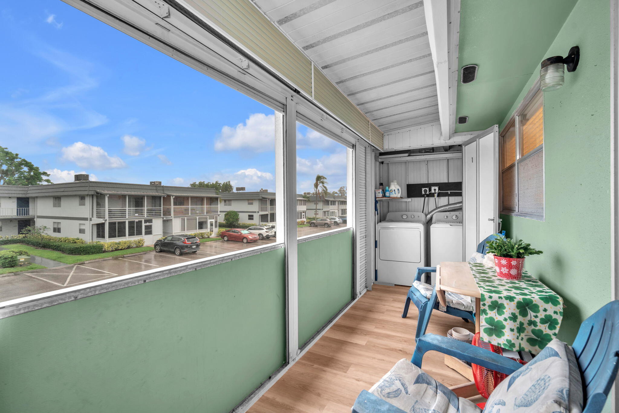 KINGS POINT SAXONY CONDOS - Residential