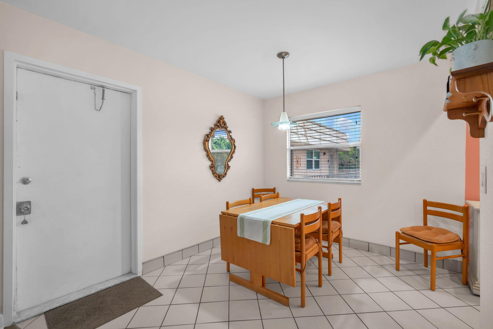 KINGS POINT SAXONY CONDOS - Residential