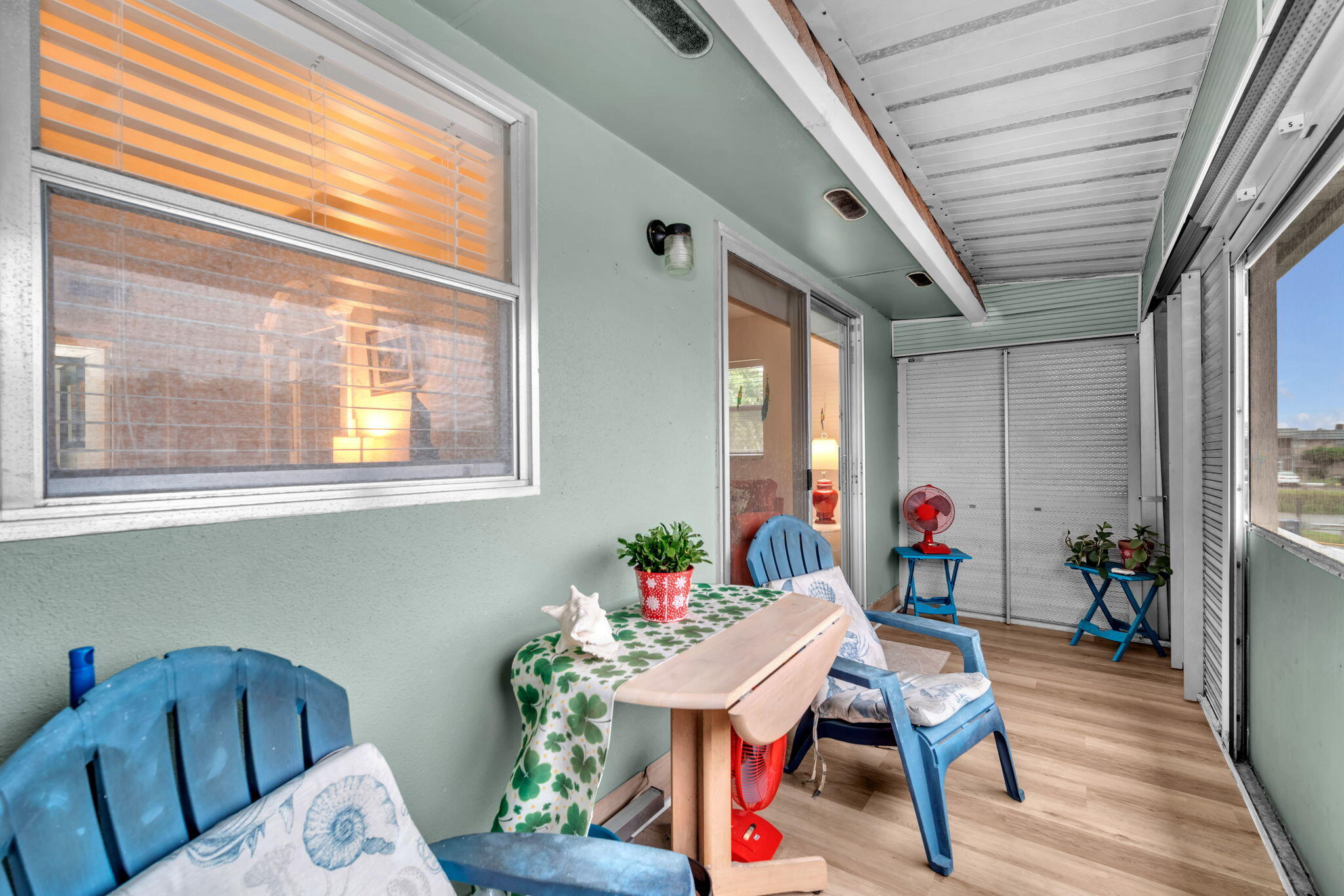 KINGS POINT SAXONY CONDOS - Residential