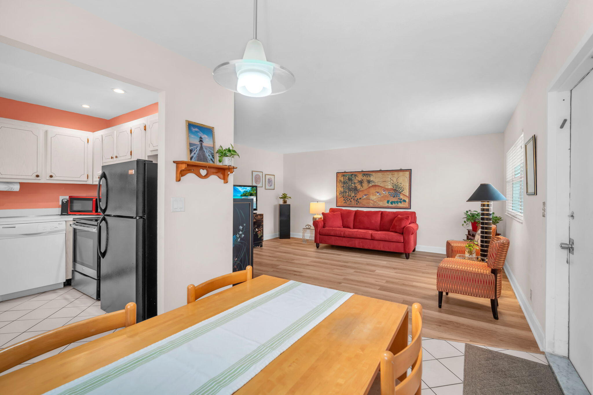 KINGS POINT SAXONY CONDOS - Residential