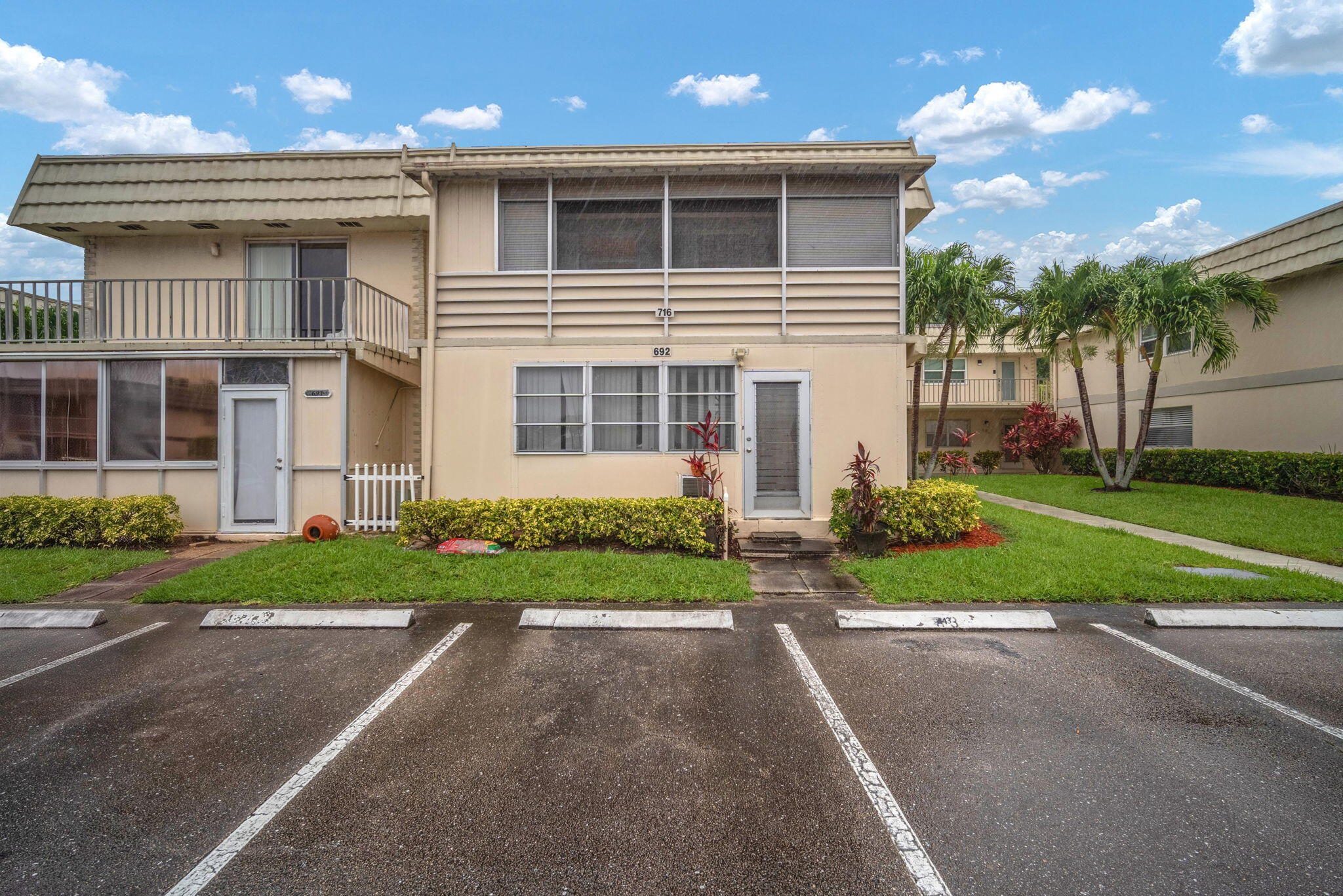 KINGS POINT SAXONY CONDOS - Residential