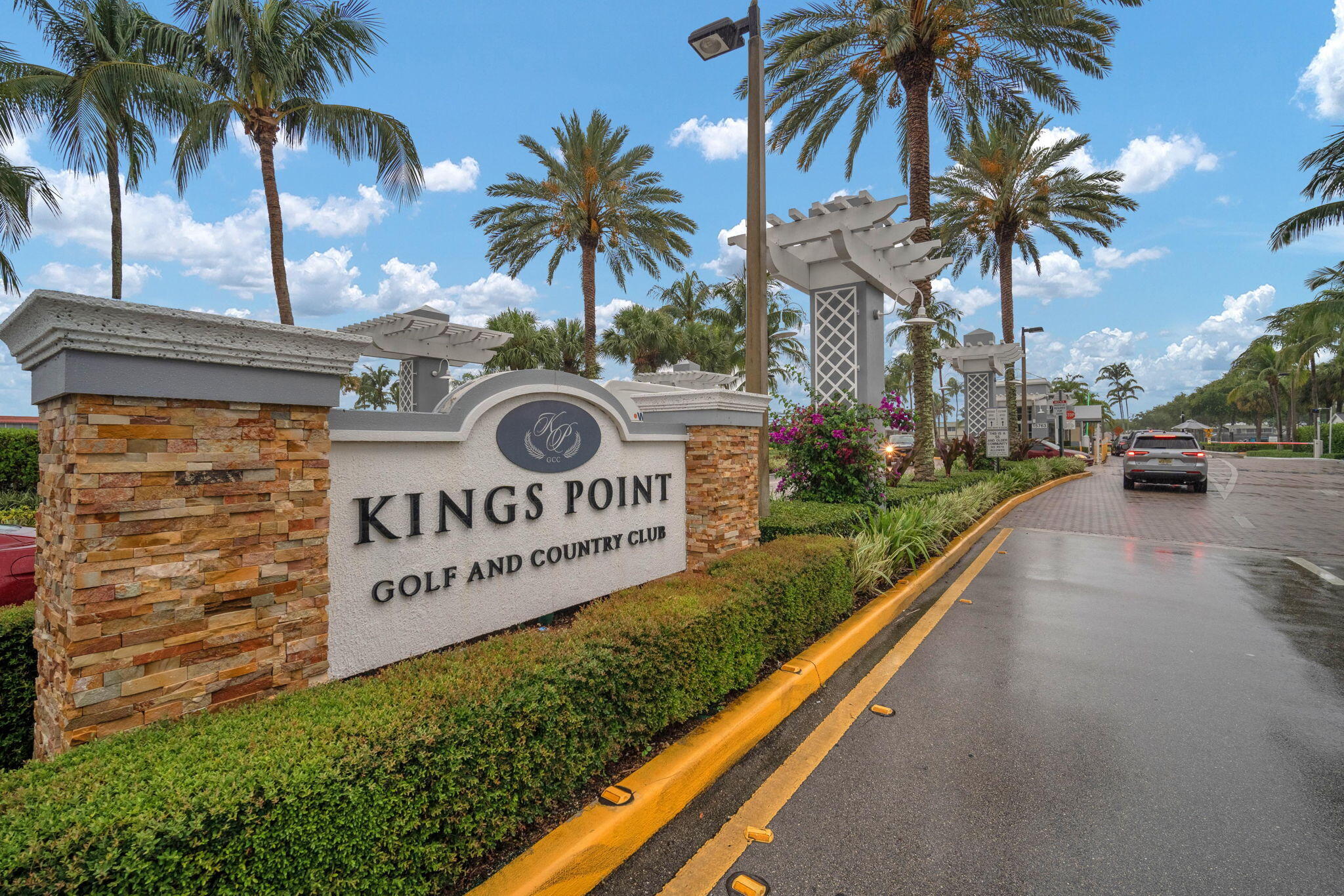 KINGS POINT SAXONY CONDOS - Residential