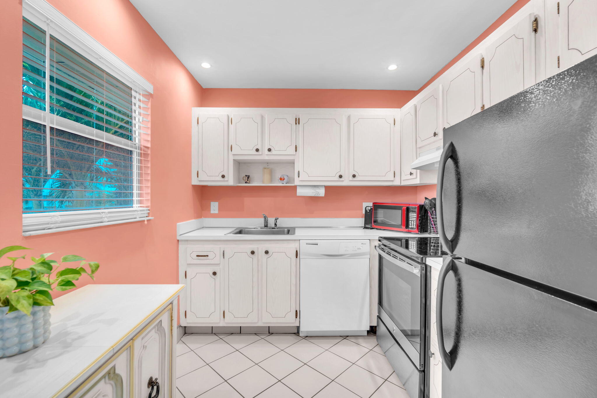 KINGS POINT SAXONY CONDOS - Residential