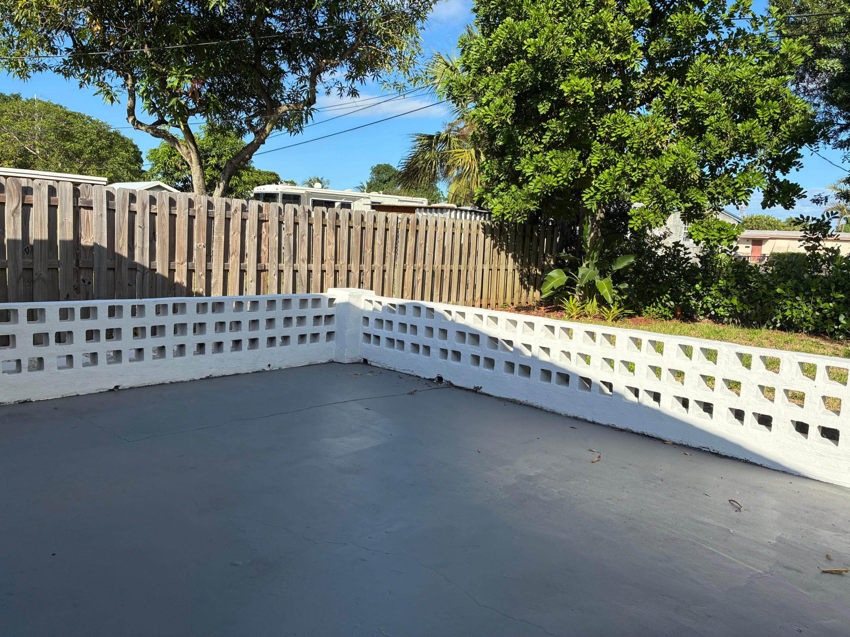 SANDERS PARK - Residential Lease