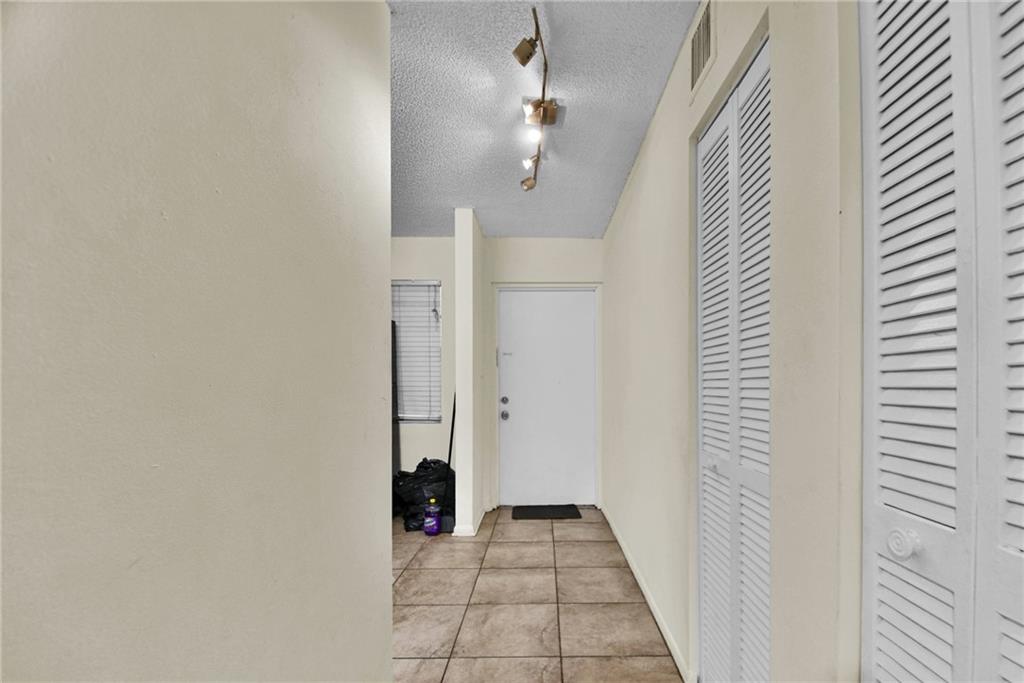 courts at Oakland park - Residential