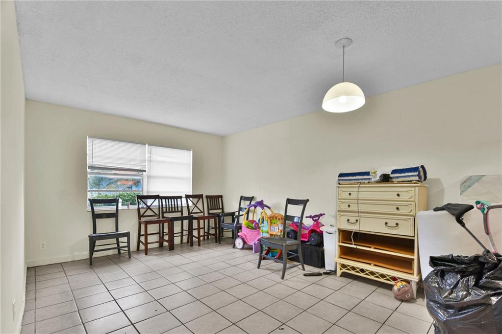 courts at Oakland park - Residential
