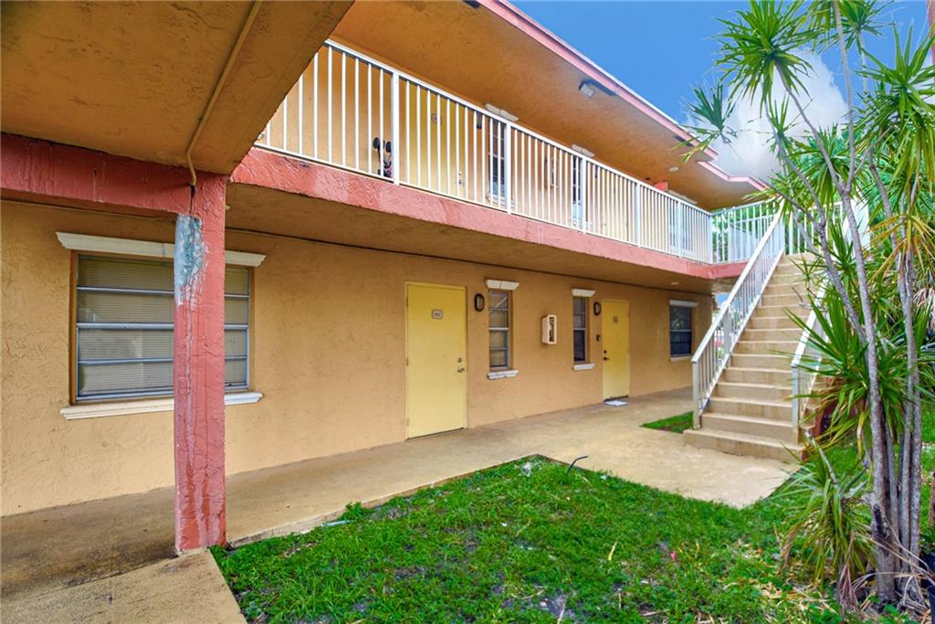 courts at Oakland park - Residential