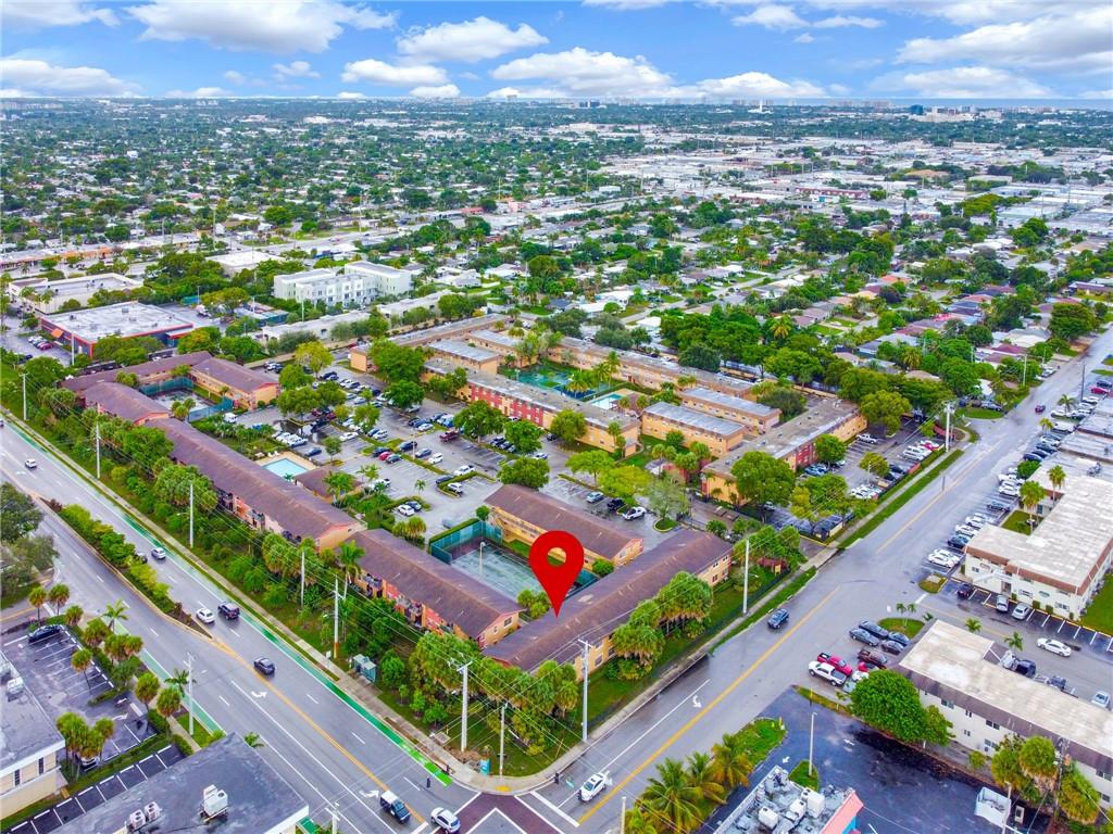 courts at Oakland park - Residential