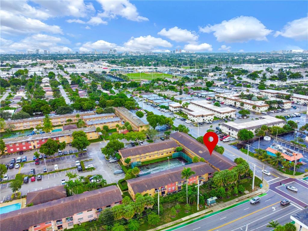 courts at Oakland park - Residential