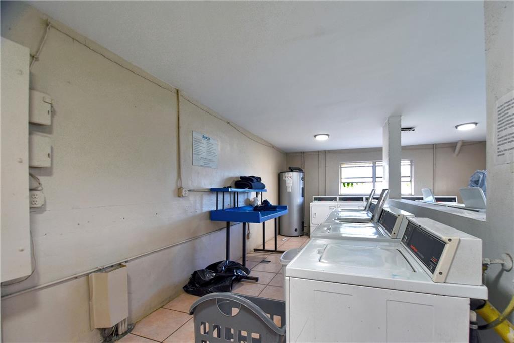 courts at Oakland park - Residential