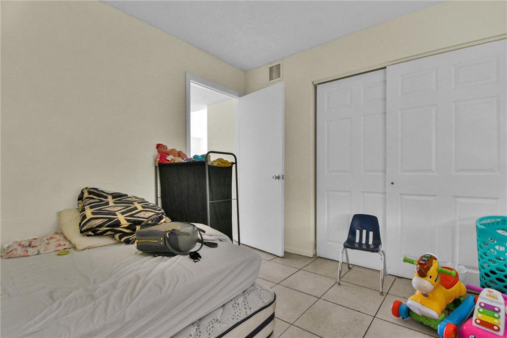 courts at Oakland park - Residential