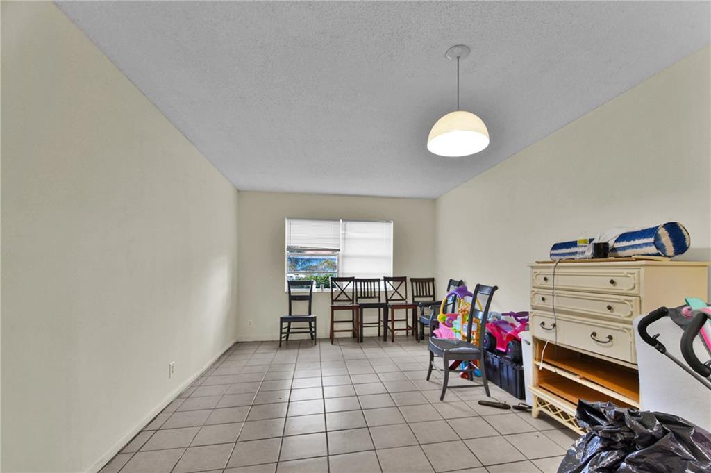 courts at Oakland park - Residential
