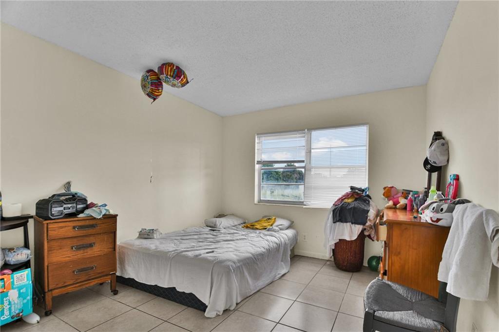 courts at Oakland park - Residential