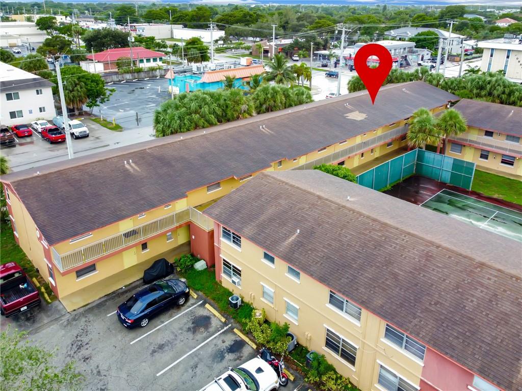 courts at Oakland park - Residential