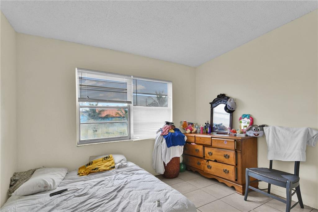 courts at Oakland park - Residential