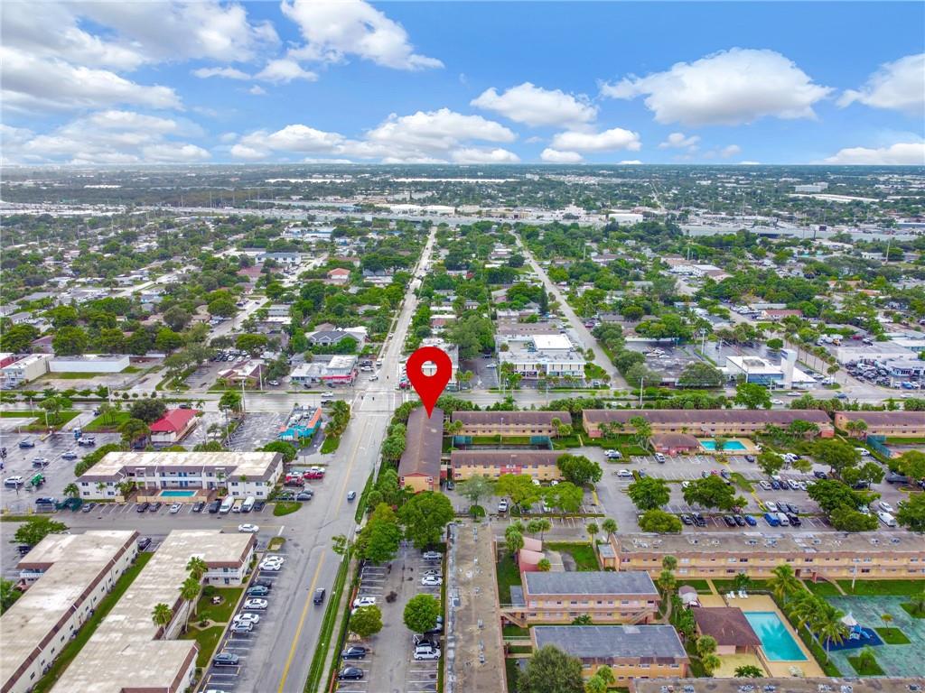courts at Oakland park - Residential