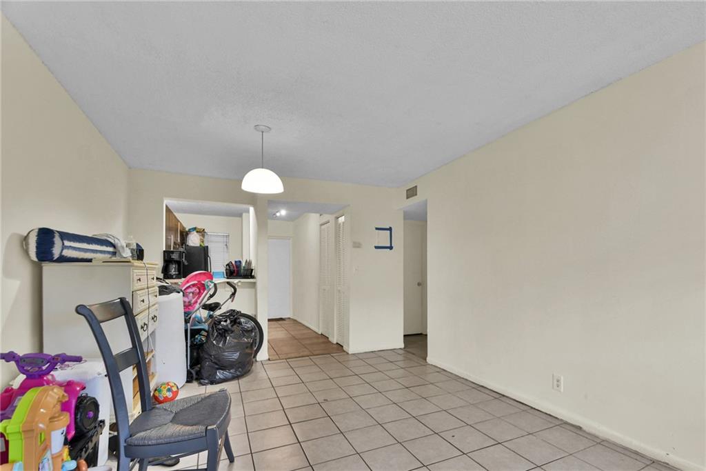 courts at Oakland park - Residential