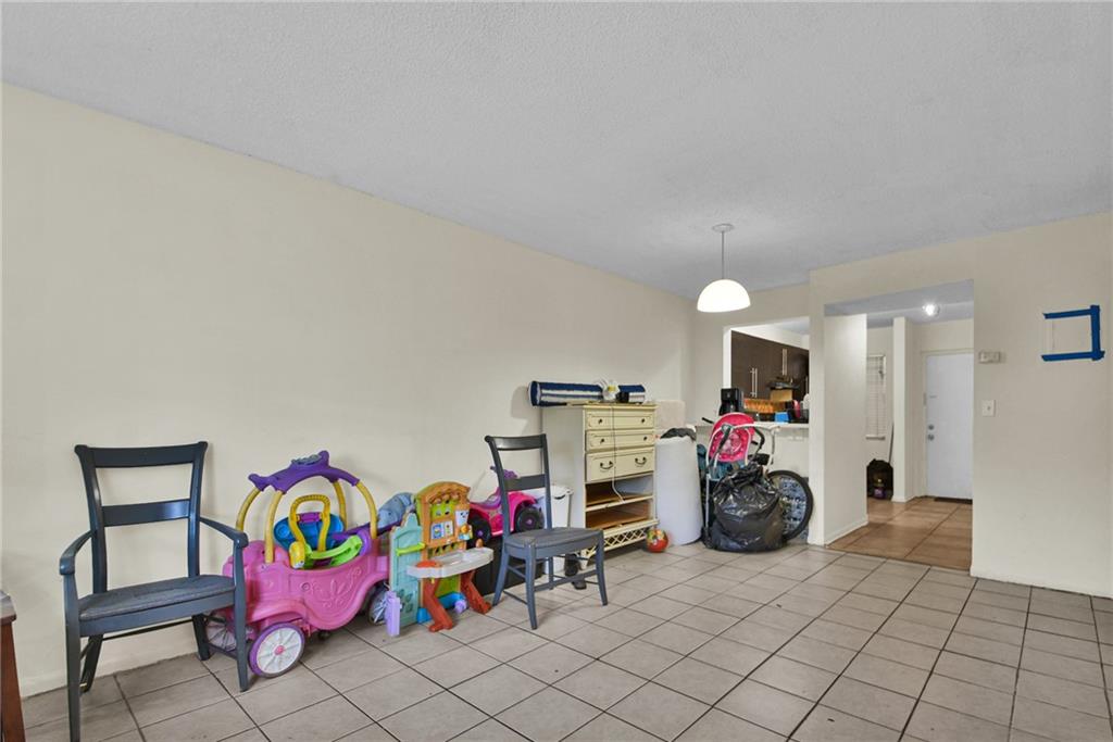 courts at Oakland park - Residential